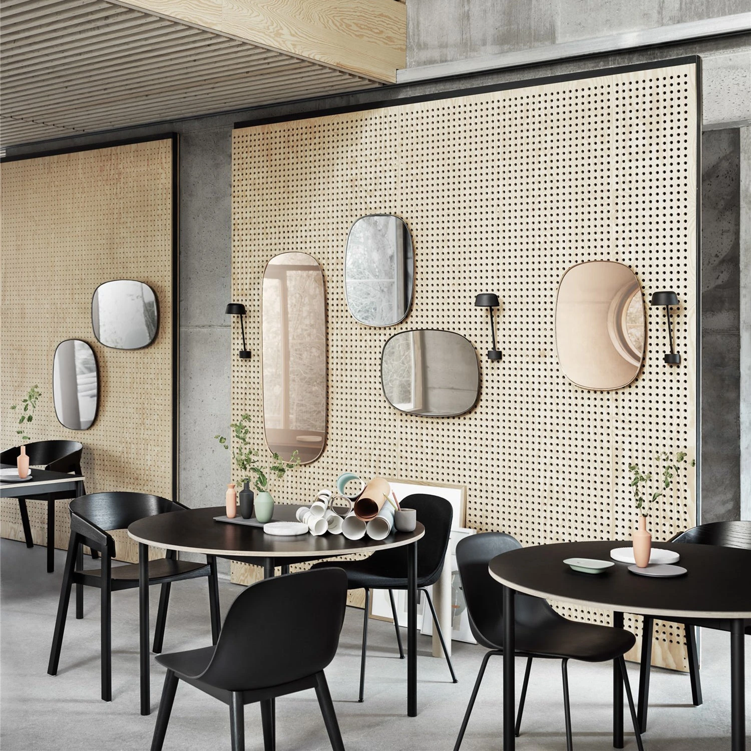 Muuto | Base Round Table | Black Nanolaminate 110cm ~ DC - Image 4