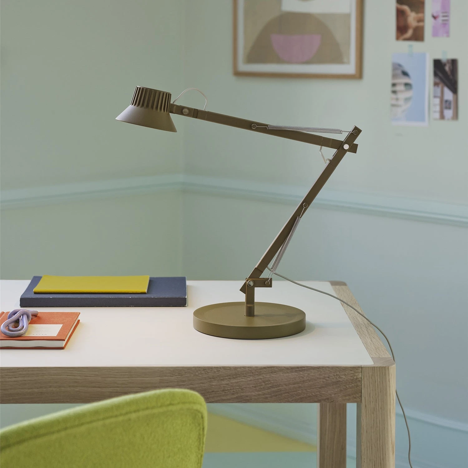 Muuto | Dedicate Table Lamp S2 | Brown Green - Image 2