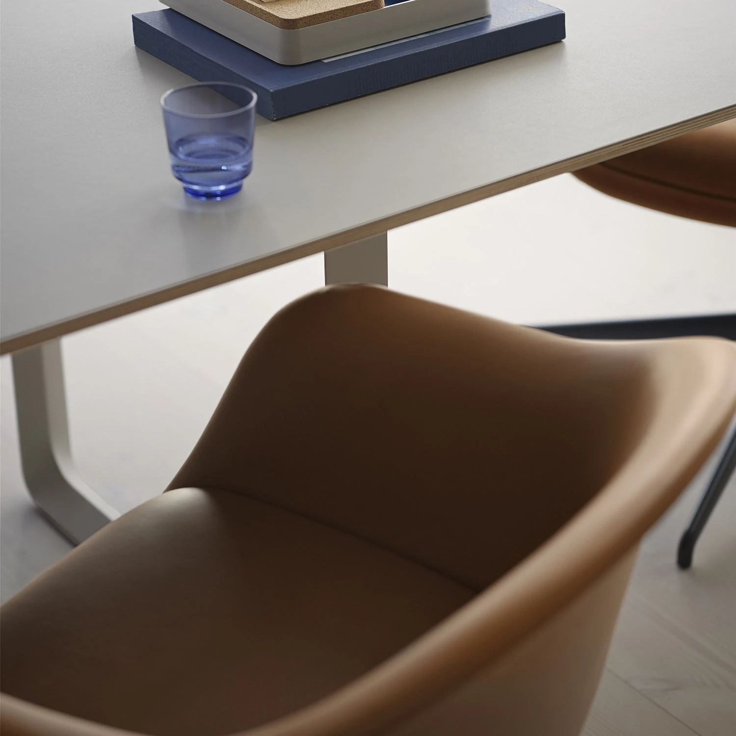 Muuto | Fiber Conference Armchair | Swivel Base | Cognac Leather + Black ~ DC - Image 4