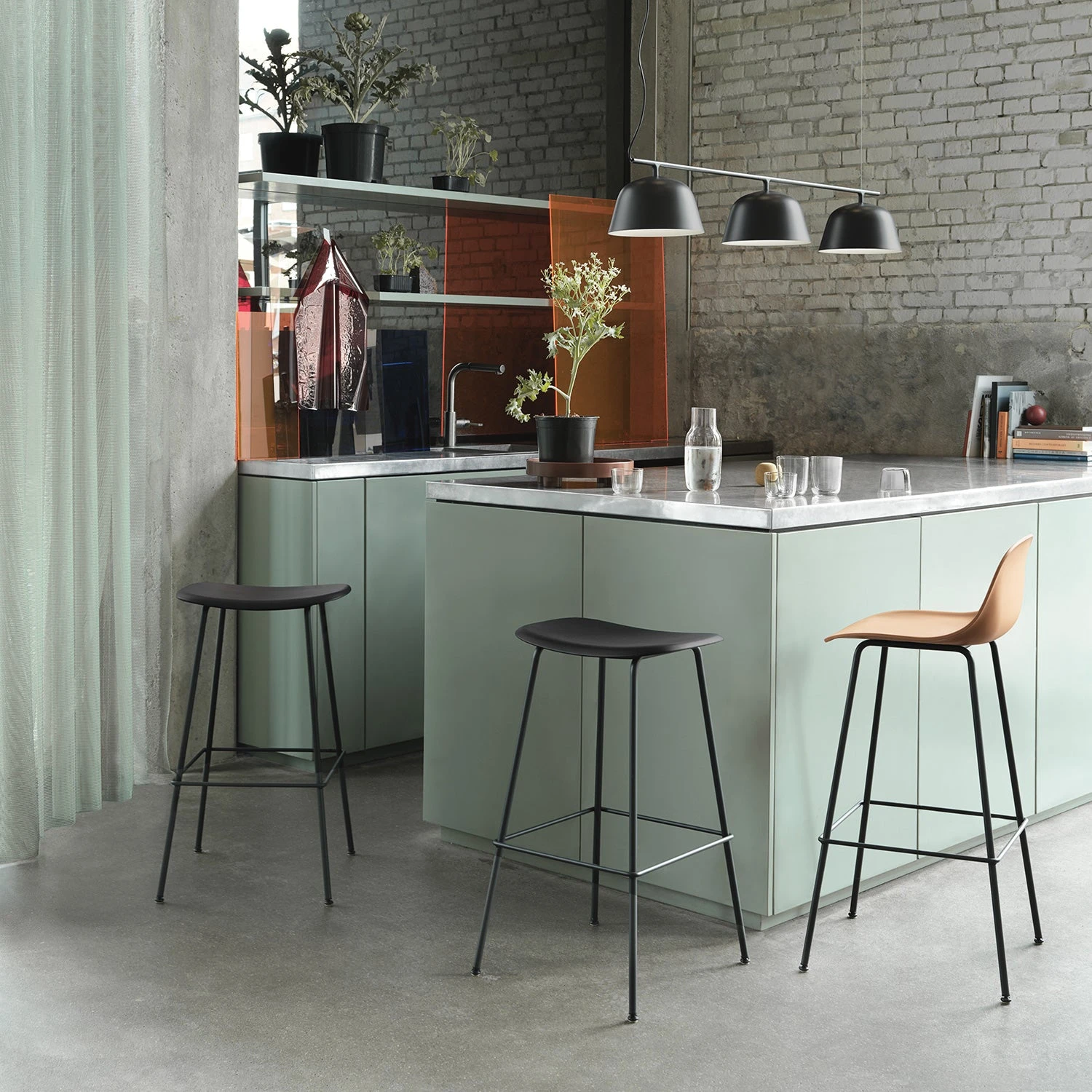 Muuto | Fiber Counter Stool Backrest | Tube Base | Black Recycled + Anthracite Black - Image 2