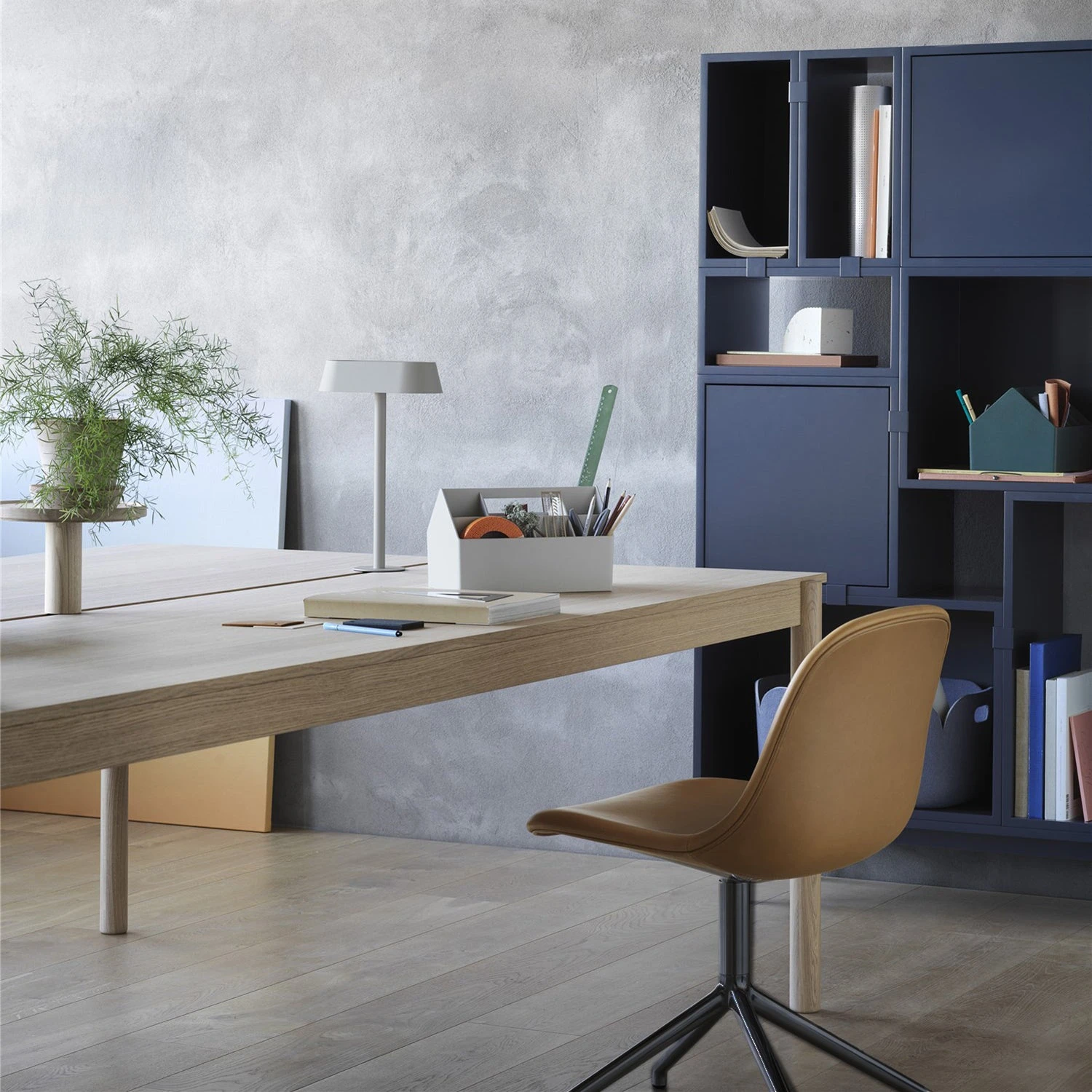 Muuto | Fiber Side Chair | Swivel Base | Cognac Refine Leather + Anthracite Black ~ DC - Image 3