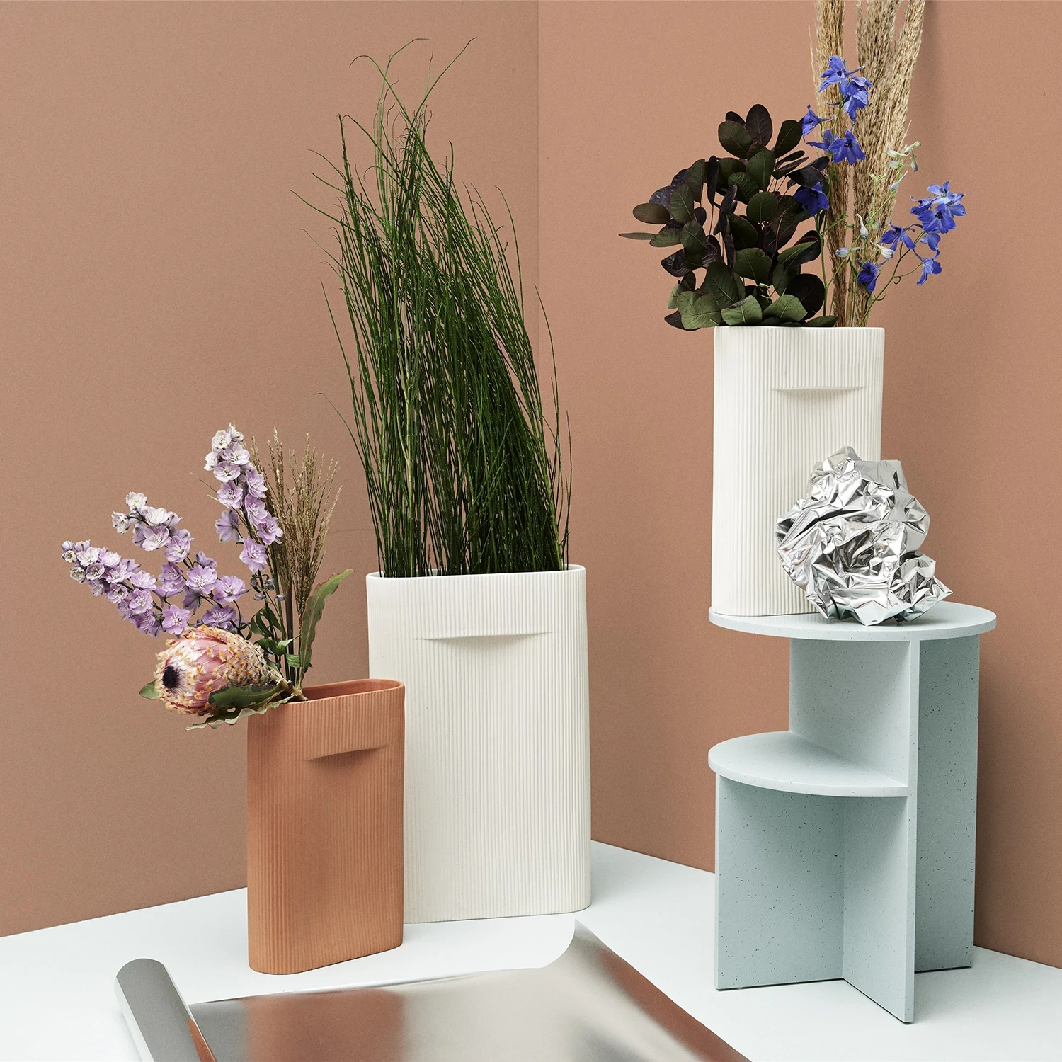 Muuto | Ridge Vase | Off White 48.5cm - DC - Image 7