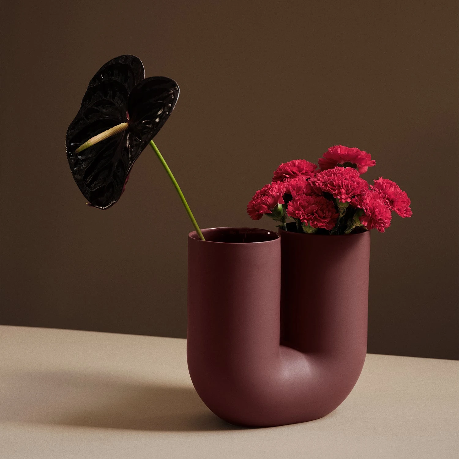 Muuto | Kink Vase | Deep Red 26cm - Image 2