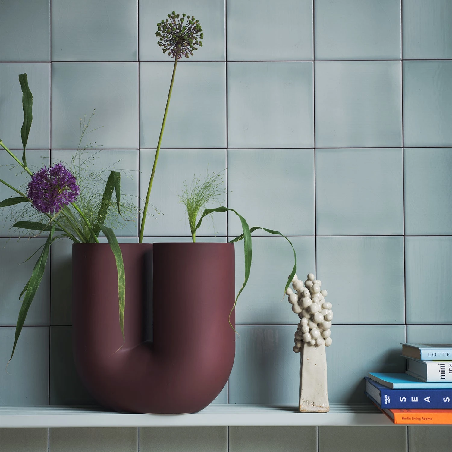 Muuto | Kink Vase | Deep Red 26cm - Image 4