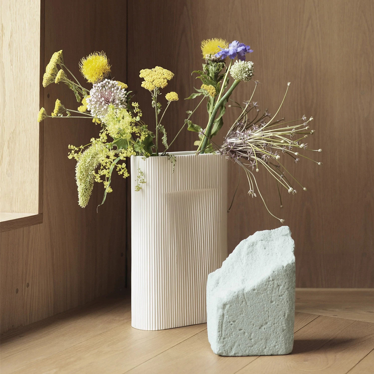 Muuto | Ridge Vase | Off White 48.5cm - DC - Image 2