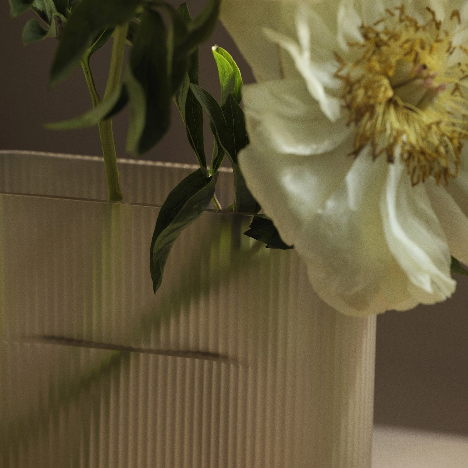 Muuto | Ridge Vase | Taupe 48.5cm - Image 2