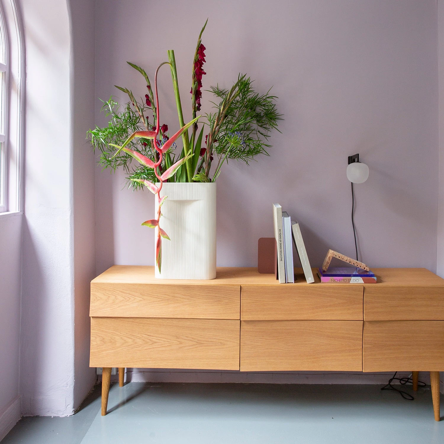 Muuto | Ridge Vase | Off White 48.5cm - DC - Image 3